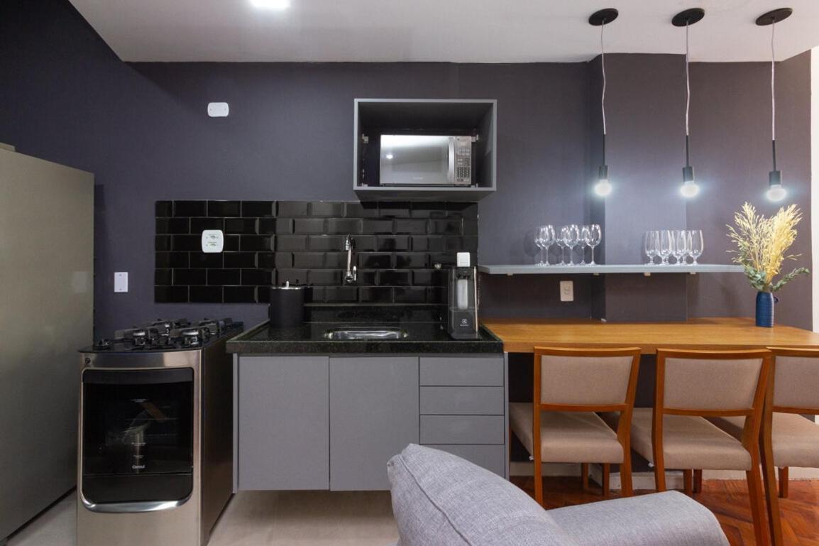 Avenida Bartolomeu Mitre, 621 - Leblon - Lb007 Apartment
