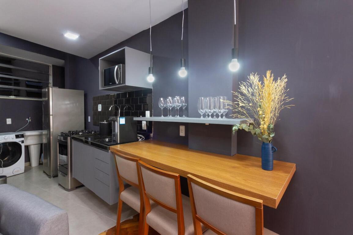Appartamento Avenida Bartolomeu Mitre, 621 - Leblon - Lb007 *